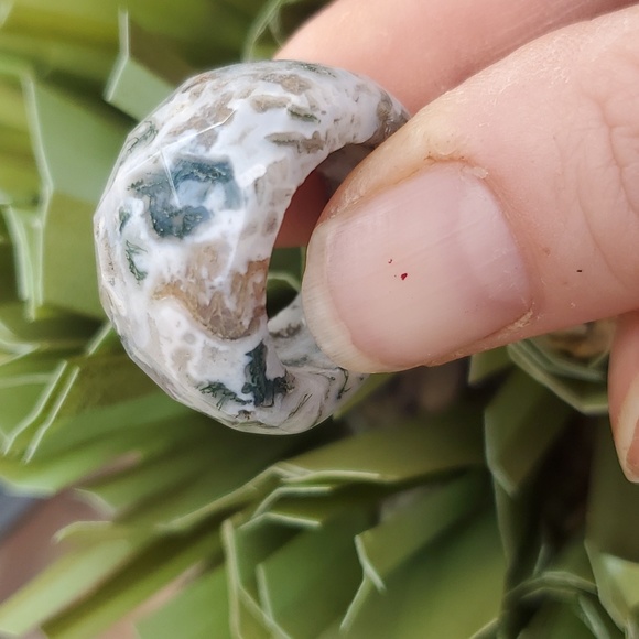 New Carved Faceted Natural Moss Agate Ring. - Picture 2 of 15